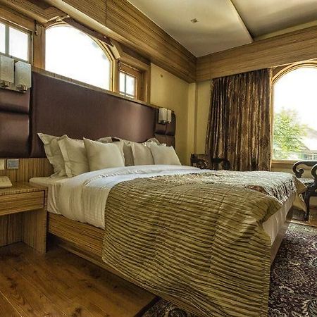 The Pride Inn Сринагар Экстерьер фото